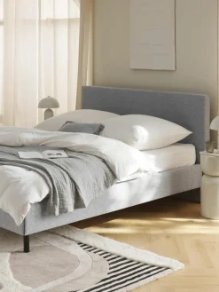 Polsterbett Giulia mit Holzfüßen