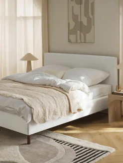 Polsterbett Giulia mit Holzfüßen