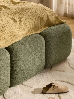 Polsterbett Tayla aus Teddy-Bouclé mit Stauraum