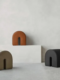 Polsterhocker Curved aus Anilinleder