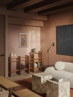 Regal Rami mit Metall-Elementen