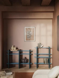 Regal Rami mit Metall-Elementen