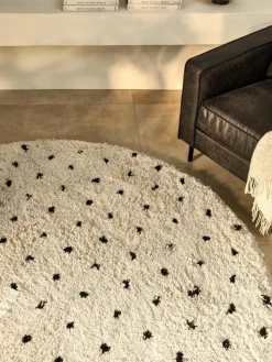 Runder flauschiger Hochflor-Teppich Ayana, gepunktet