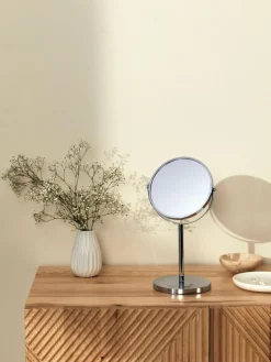Runder Kosmetikspiegel Flip mit Vergrößerung und Metallsockel