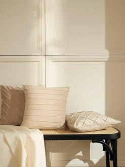 Samt-Kissenhülle Lola mit Strukturmuster