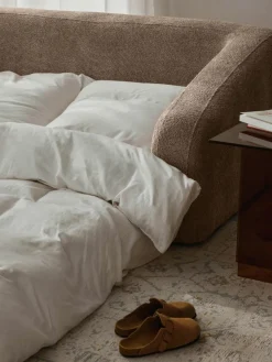 Schlafsofa Eliot (2-Sitzer) aus Teddy-Bouclé