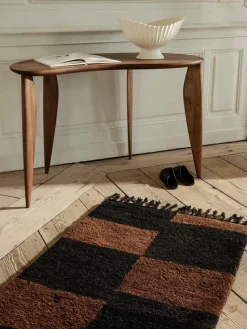 Schreibtisch Feve aus Walnussholz in organischer Form