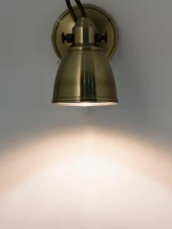 Verstellbare Wandleuchte Fjallbacka mit Stecker