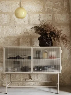 Vitrine Haze mit Glastüren