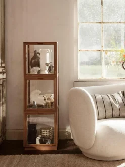 Vitrinen-Basis Miru aus Eichenholz