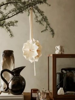 Vitrinen-Basis Miru aus Eichenholz