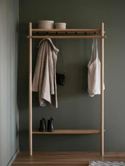 Wandgarderobe Milford aus Eichenholz