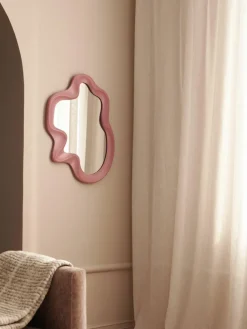 Wandspiegel Ire in organischer Form