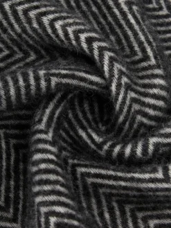 Wolldecke Tirol mit Fischgrätmuster und Fransen