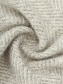 Wolldecke Tirol mit Fischgrätmuster und Fransen